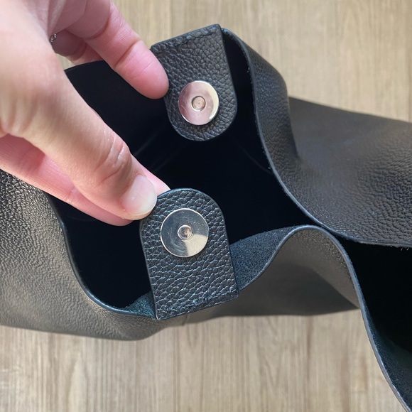 & other Stories Large Leather Hobo Bag - Picture 6 of 9